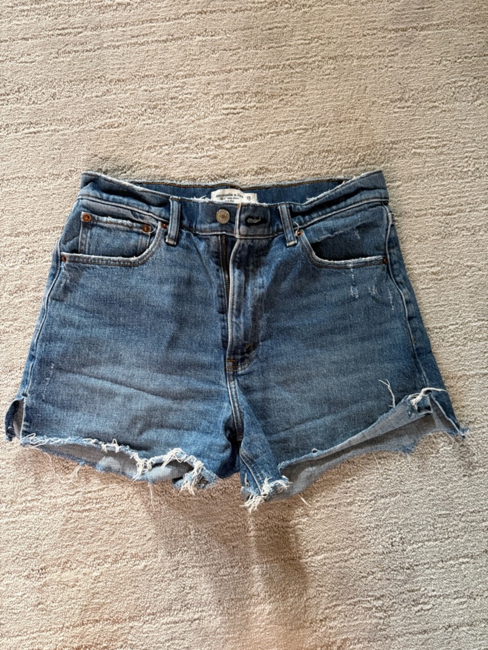 Abercrombie & Fitch High Rise Mom Shorts 4in 28 Medium Wash Distressed 90s